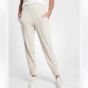 Athleta Venice Women Jogger Beige Athleisure Travel Pants Sz L Golf Athletic